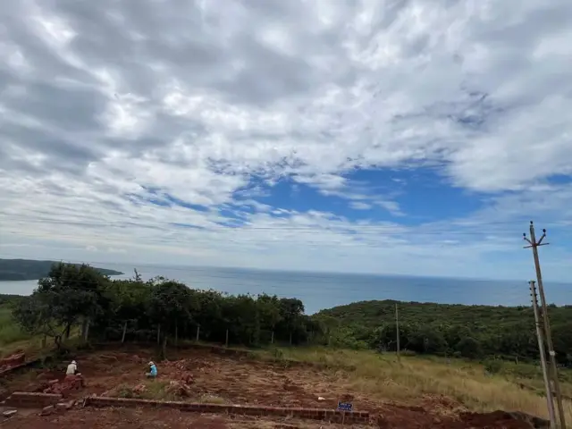 Plot for sale in Dapoli — 180 degree sea view NA plot